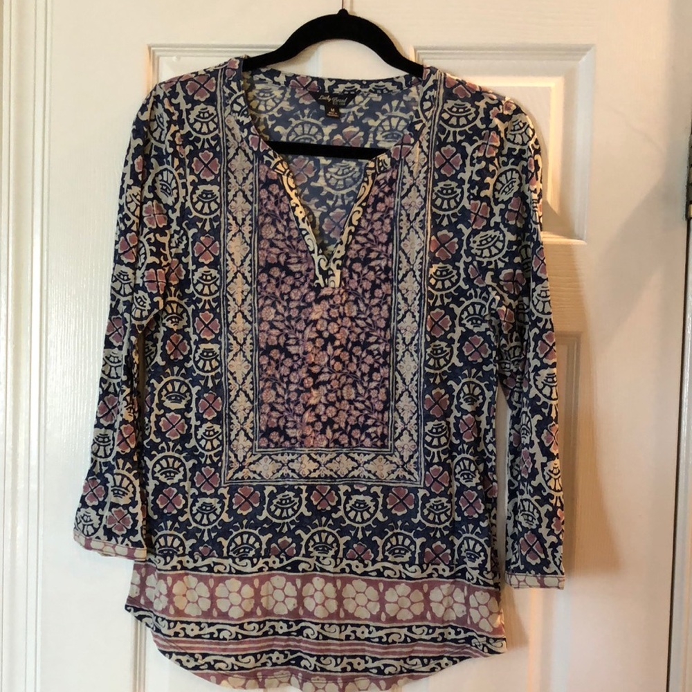 Cute top for all year long, soft, slight v neck